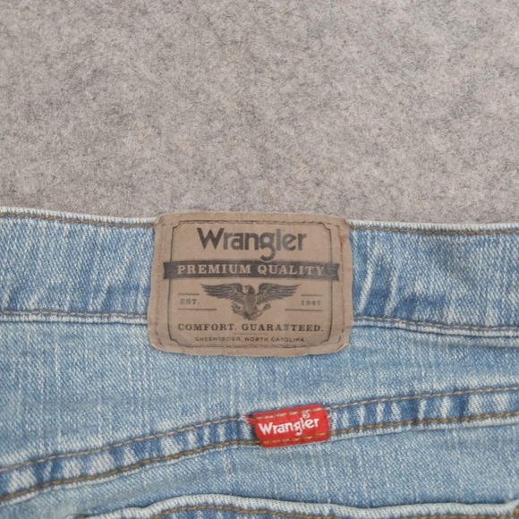 Wrangler Jeans Mens 33x30 Relaxed Boot Light Wash Blue Bootcut Stretch Denim - Picture 10 of 11
